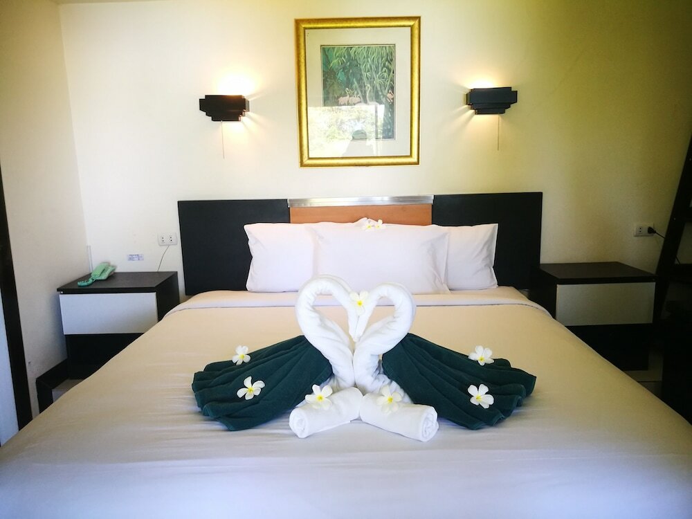 Фото On The Hill Karon Resort