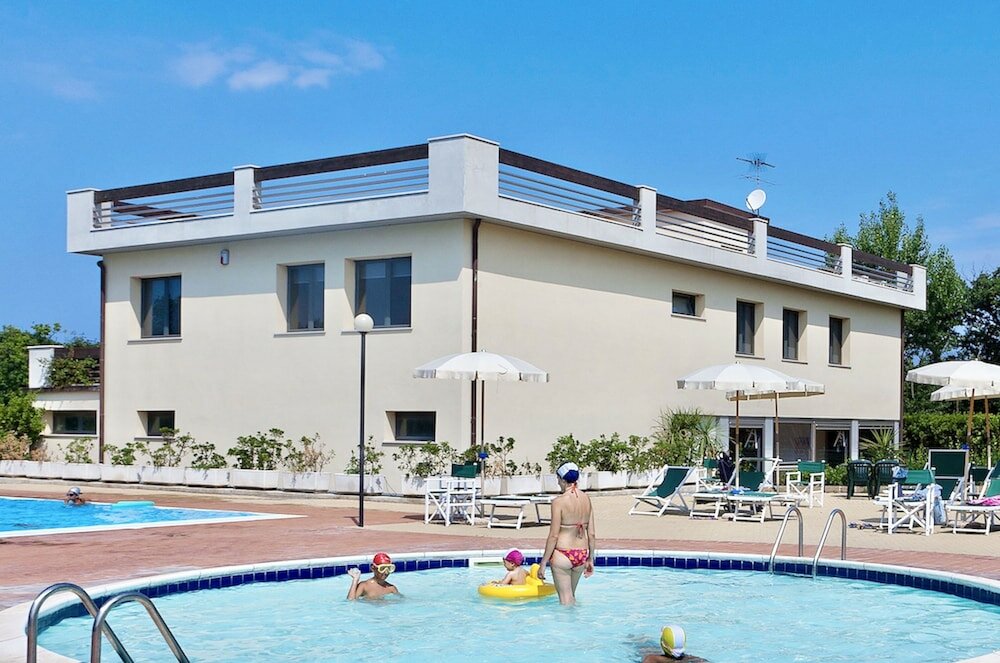 Фото Residence with pool in San Vincenzo