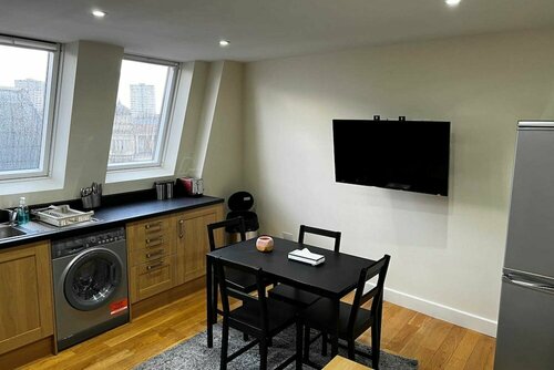 Cosy 3 Bedroom Apartment Next to the Emirates
