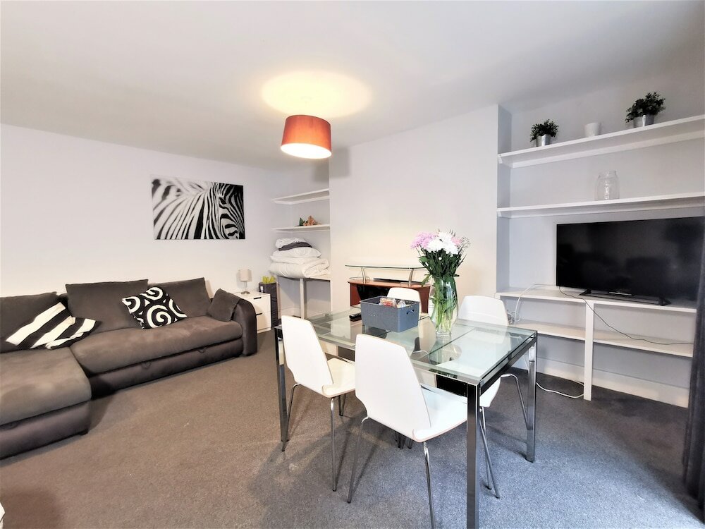 Фото Spacious 2 bed flat in Camden