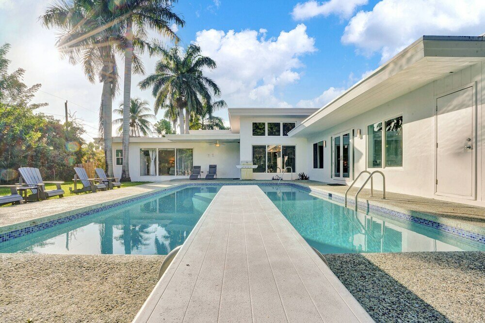 Фото Gorgeous 5br Home with Heated Pool