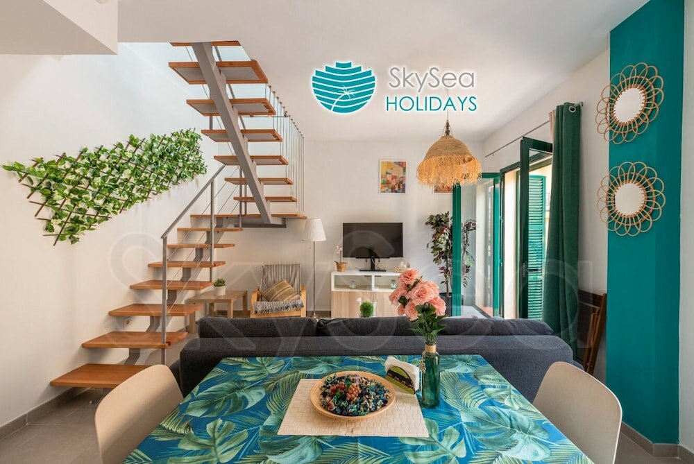 Фото Skysea Holidays City Center Suites