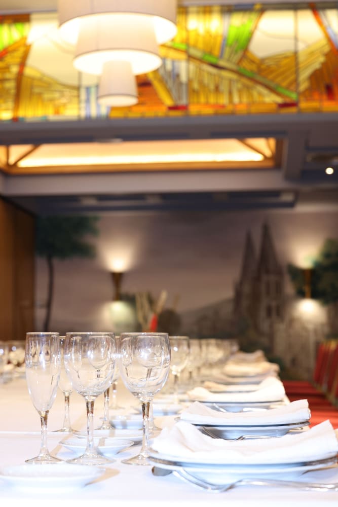 Фото Hotel Corona De Castilla Burgos