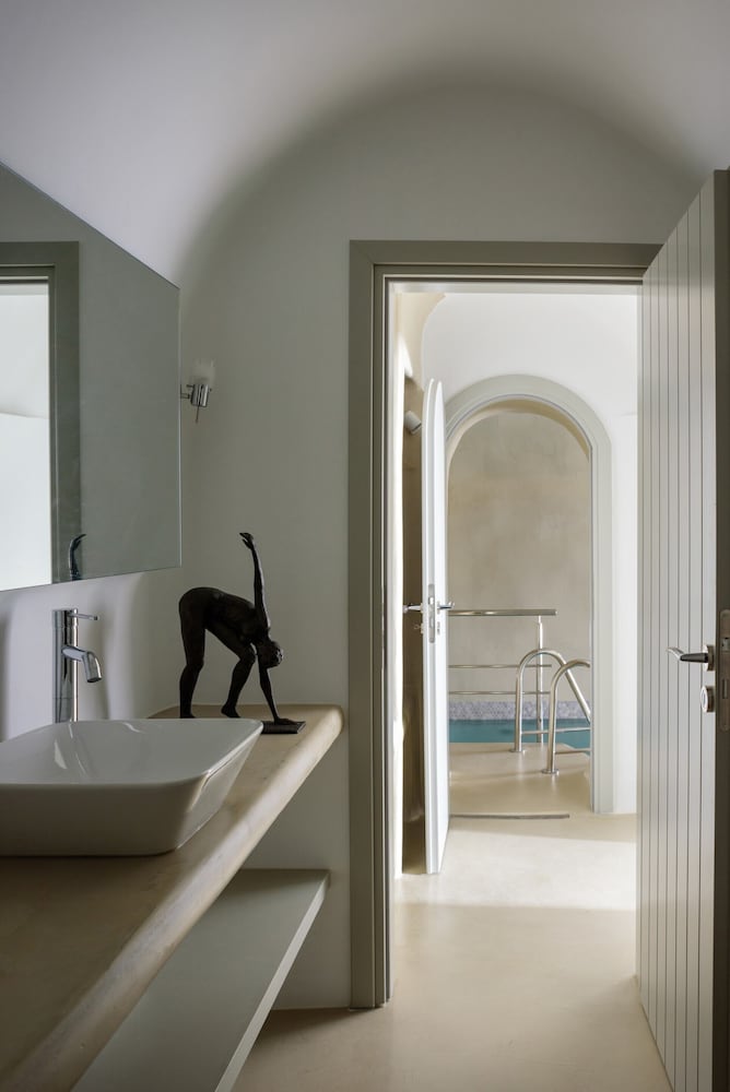 Фото Oia Treasures Art Suites