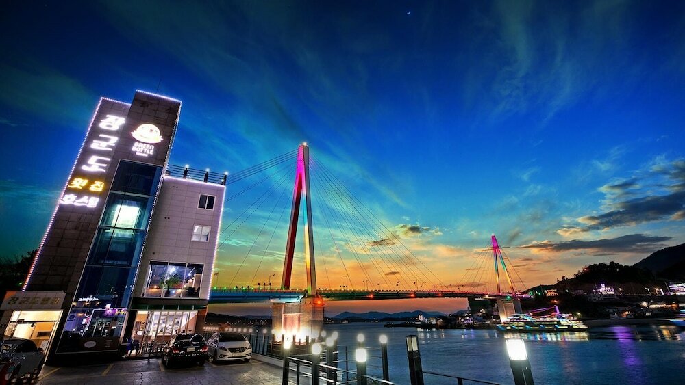 Фото отеля 1