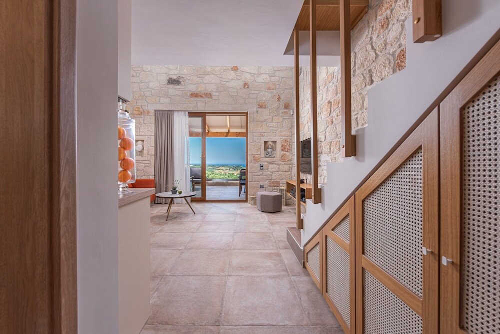 Фото Mint Retreat Suites