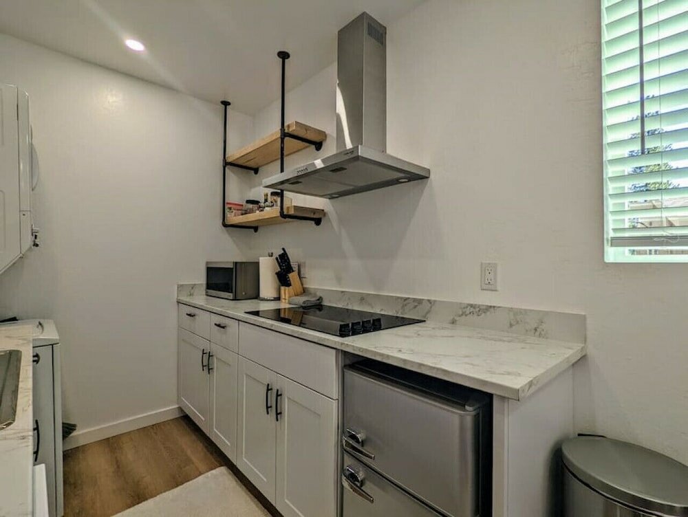 Фото Studio with Large Deck and Full Kitchen