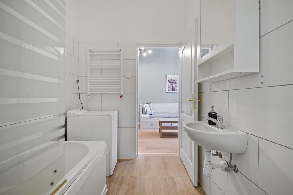 Фото Venus Apartment - Akacfa street II