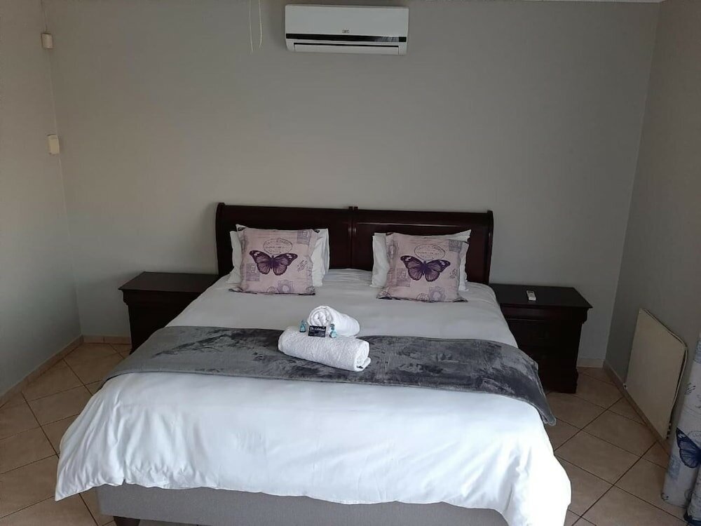 Фото The Lakehouse Guest House