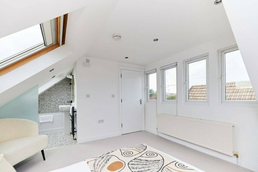 Фото The Wandsworth Gem - Astonishing 3bdr Flat