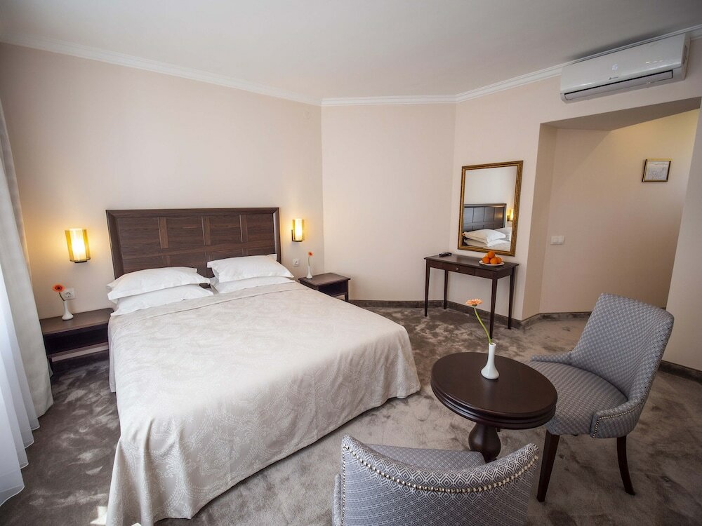 Фото The Moon Boutique Hotel