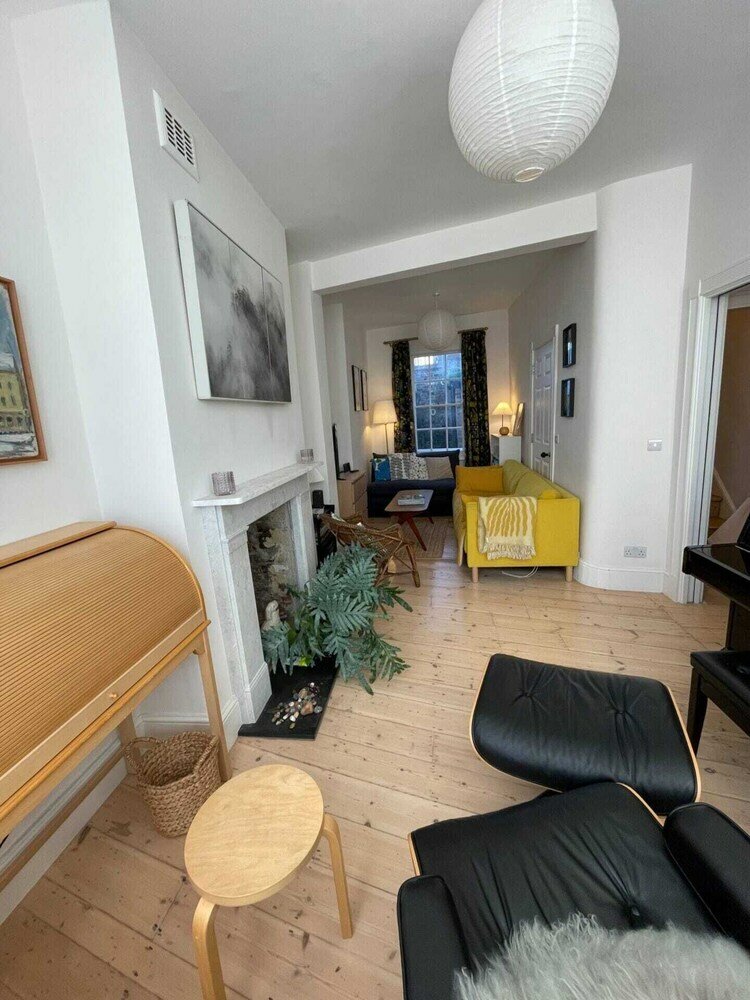 Фото Beautiful 4 Bedroom Family Home in Clerkenwell