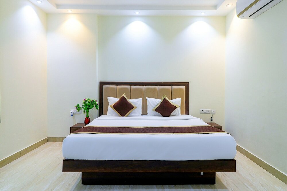 Фото Fabhotel The Premium Suits