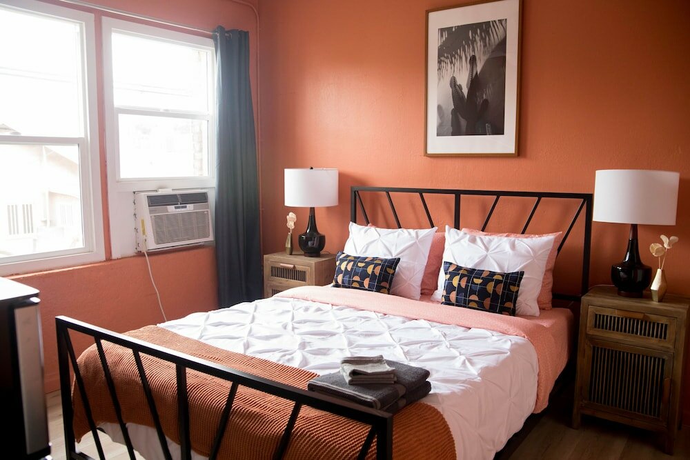 Фото Charming Studio in Beverly Boulevard! Sleeps 2!