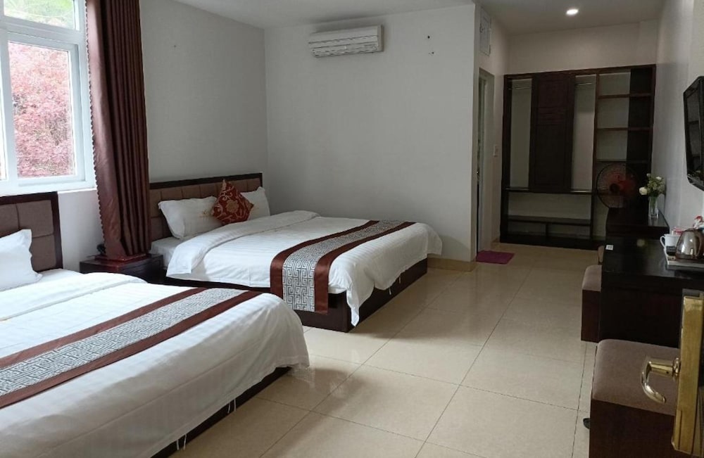 Фото Song Hong View Hotel