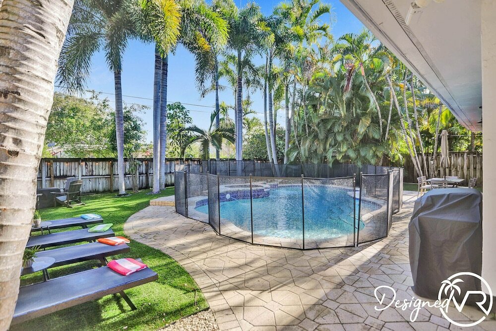 Фото Stunning 5 Br with Heated Pool & Gaming