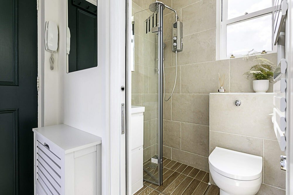 Фото London Bridge Cosy Chic: Your Perfect 1-bed London Retreat