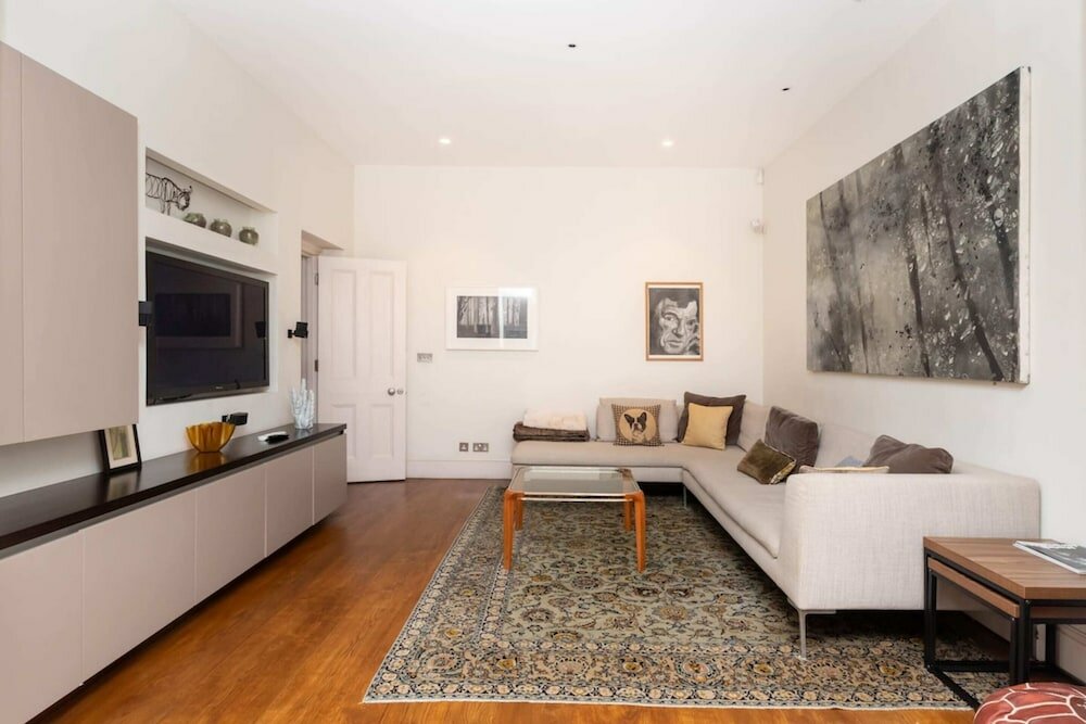 Фото Incredible 5 Bedroom House W/private Garden -wandsworth!