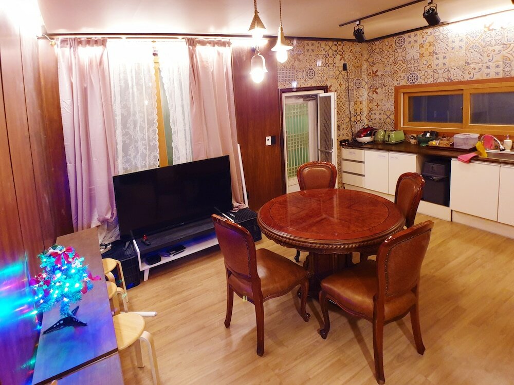 Фото U Guesthouse 2 in Yeonnam Caters to Women - Hostel
