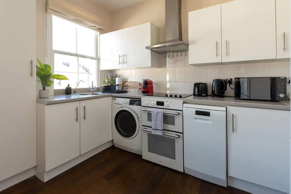 Фото Spacious and Bright 2 Bedroom Flat in Maida Vale