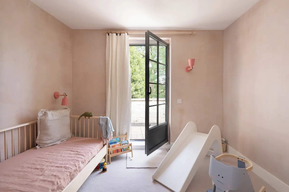 Фото Rustic & Spacious 2bd Flat Near White City