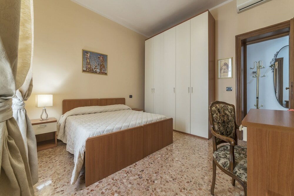 Фото Stazione Termini & Castro Pretorio Flat