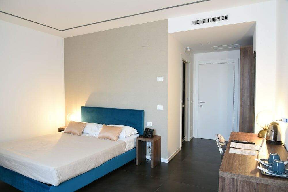 Фото Outside Hotel