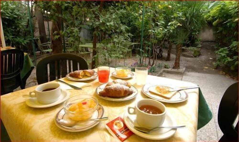 Фото Hotel Canal