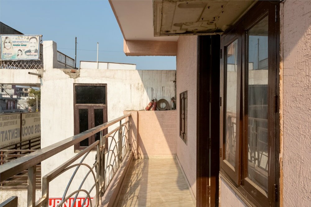 Фото Eat Sleep Wander Studio Apartments