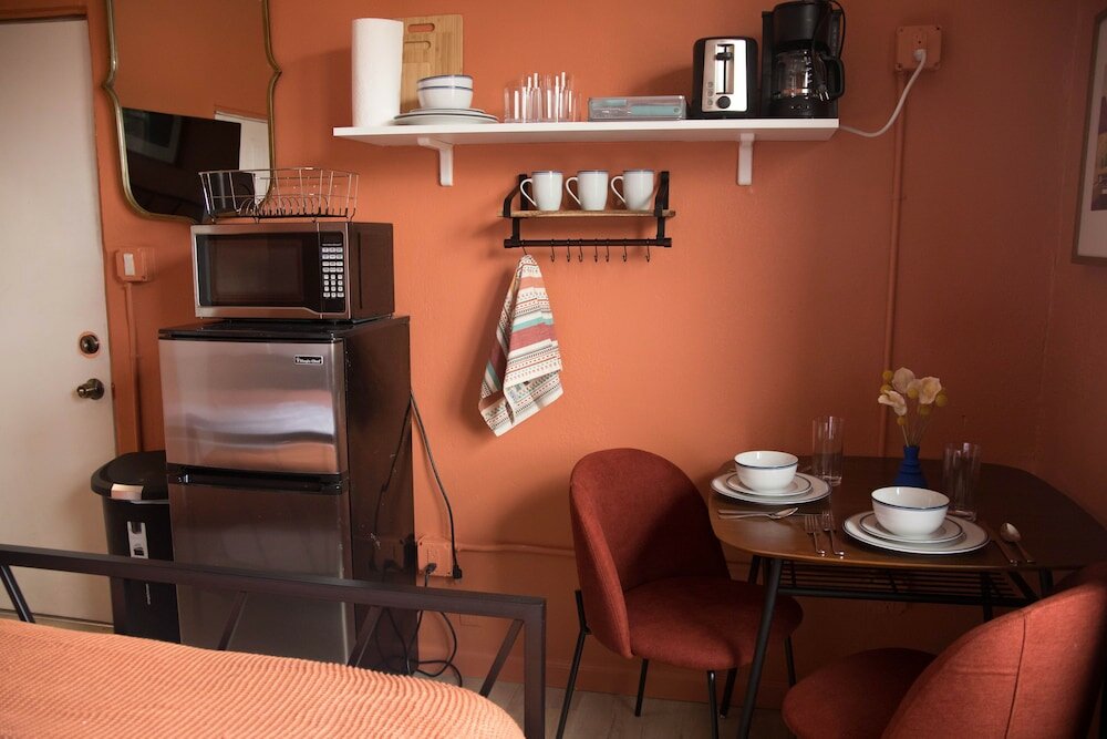 Фото Charming Studio in Beverly Boulevard! Sleeps 2!