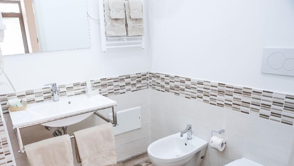 Фото Ailanthus Holiday Suites