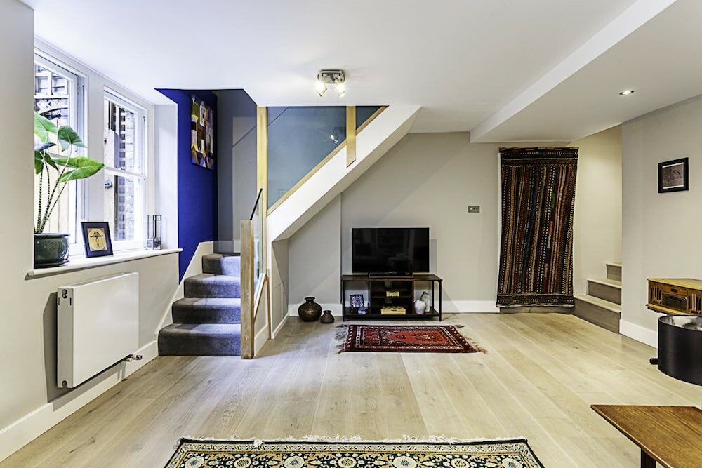 Фото Elegance in Westminster: Victoria Vibes Apartment