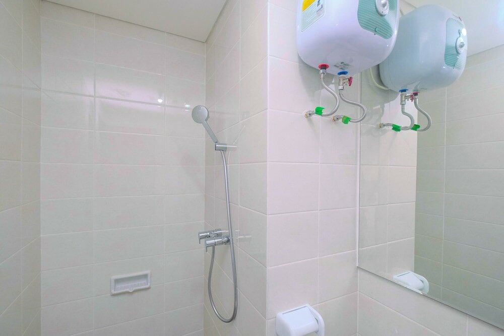 Фото Cozy and Minimalist 2br Green Bay Condominium Apartment