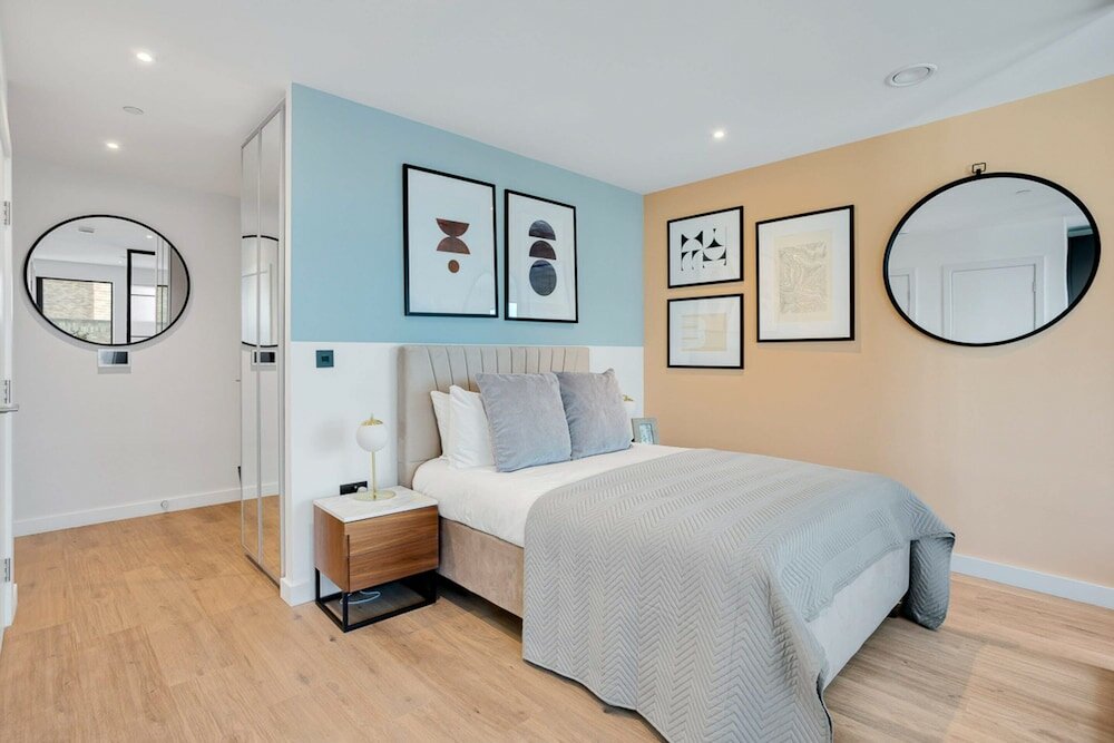 Фото Sleek and Stylish Studio Apartment