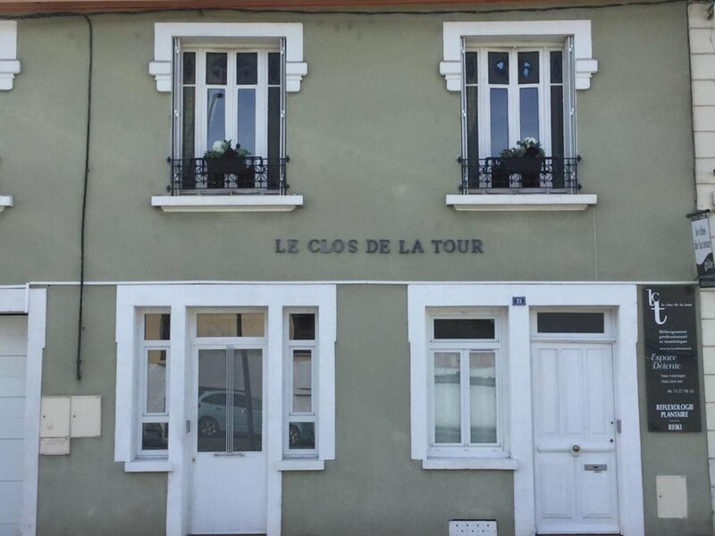 Гостиница Le Clos De La Tour в Ла-Туре-дю-Пене