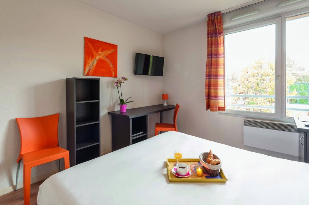 Фото Appart'City Bourg EN Bresse