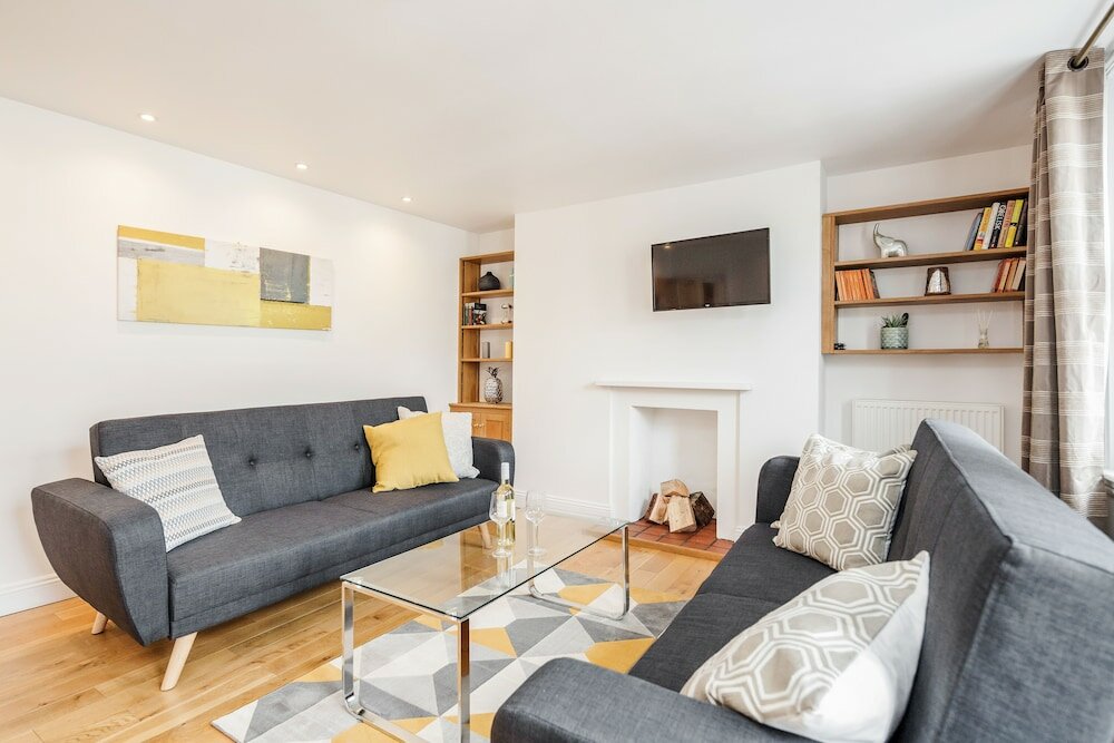 Фото Great Mayfair Apartment - Sleeps 6