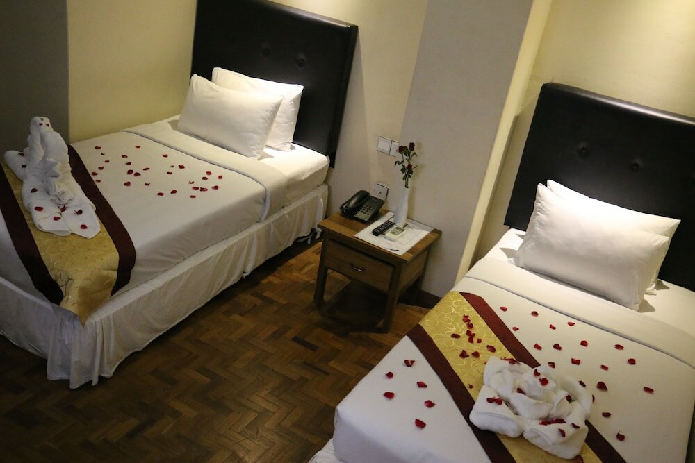 Фото Queen's Park Hotel