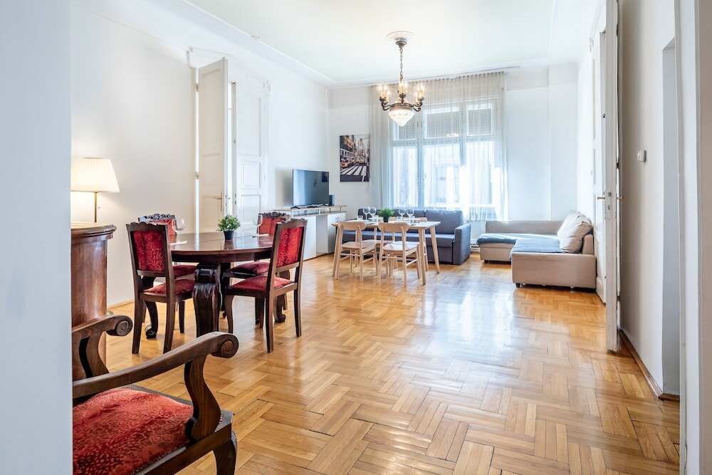 Фото Huge Apartment in the city center