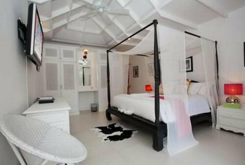 Гостиница Tamarind Lake Villa в Саттахипе