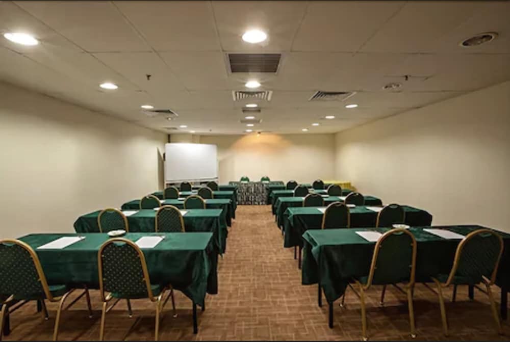 Фото Hotel Zambuger Wira Kuala Lumpur