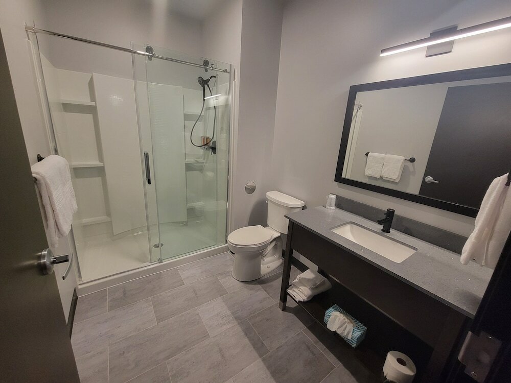 Фото Watershed Hotel