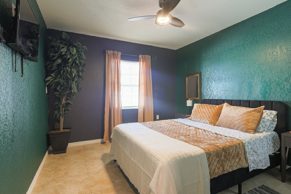 Фото Saint Joseph Suites Down Town Tampa