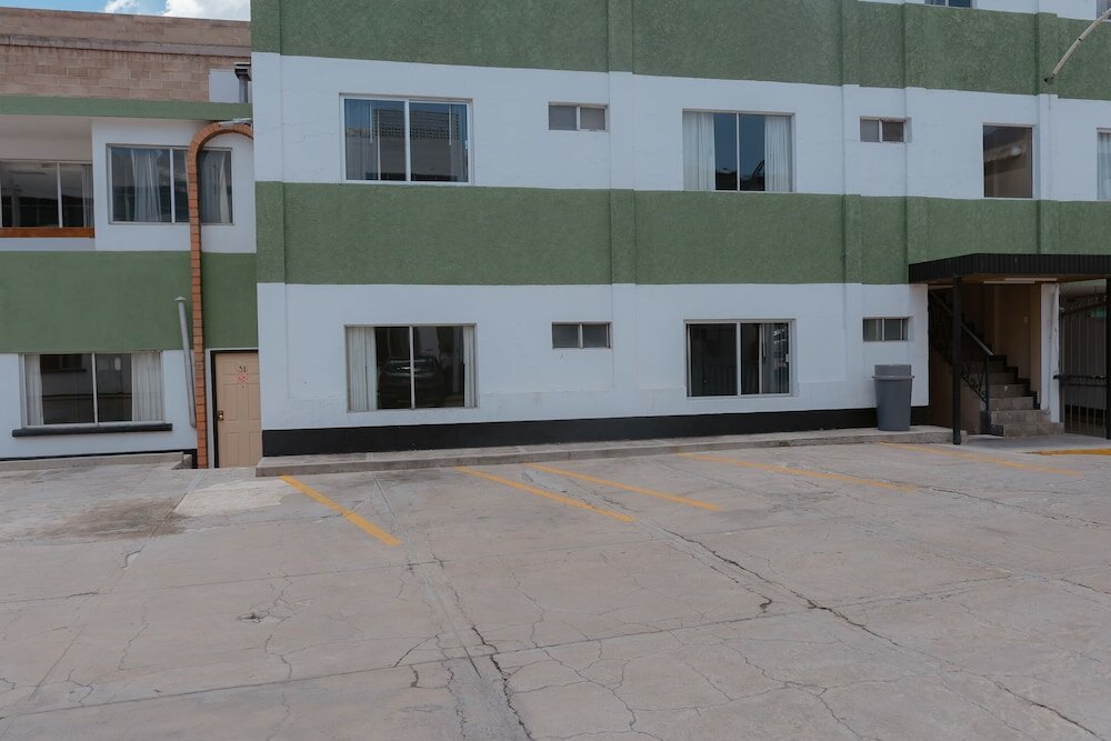 Фото Hotel Zacatecas Courts