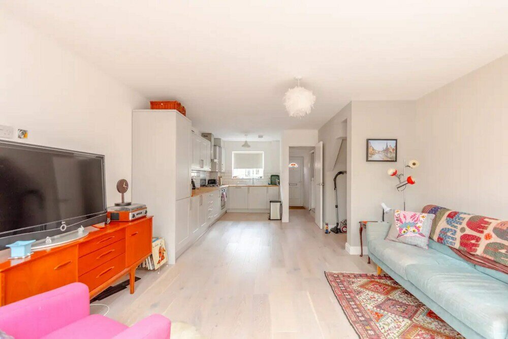 Фото Bright and Inviting 2bd House - Bethnal Green
