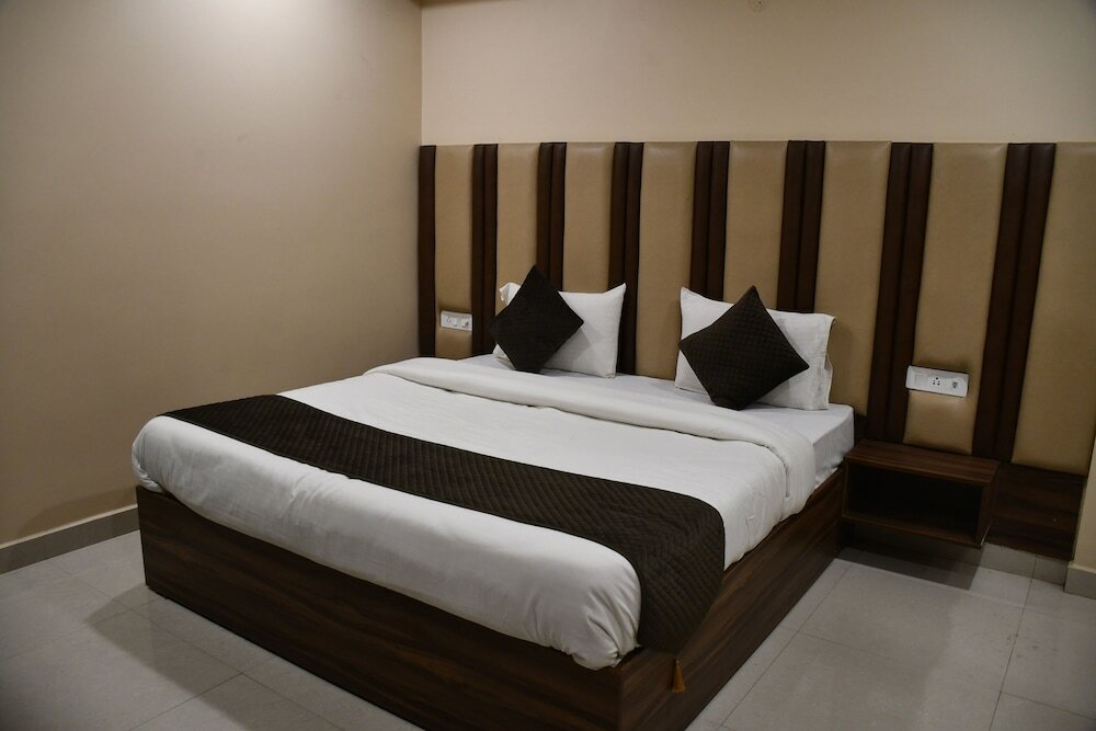 Фото Hotel Vibharaj Palace