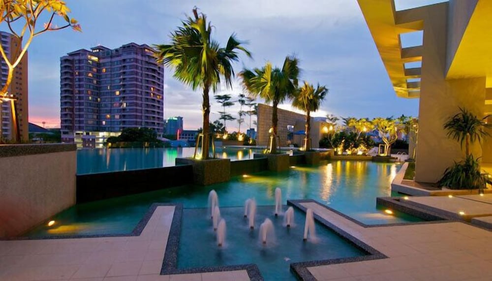 Фото Swiss Garden Residence by Urban Suites