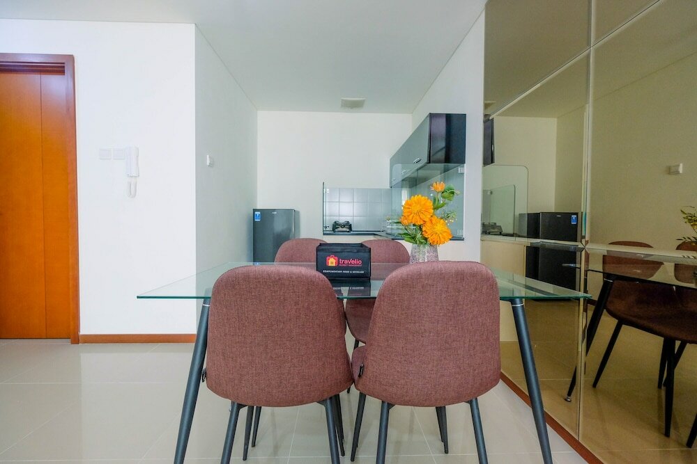 Фото Cozy and Minimalist 2br Green Bay Condominium Apartment