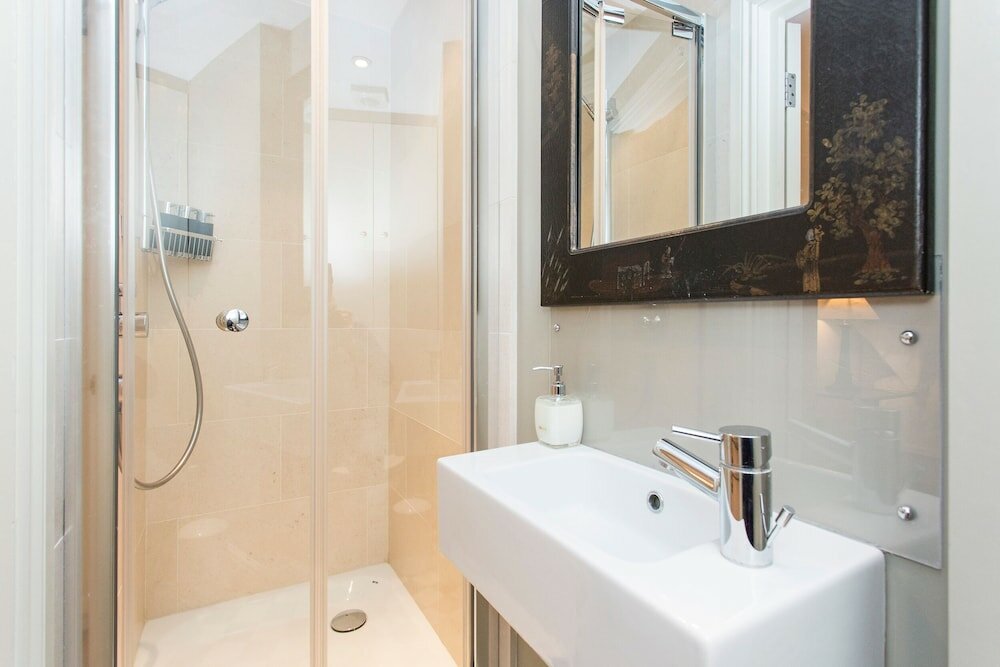 Фото Altido Modern 2 bed flat in Central London, sleeps 6