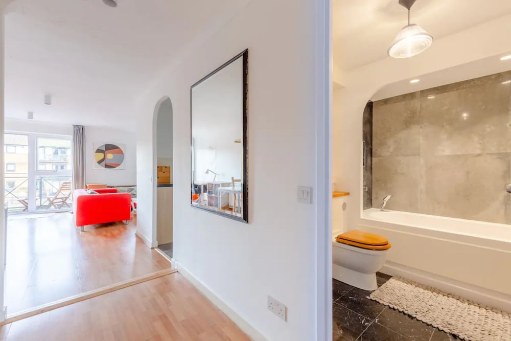 Фото Serene 1 Bedroom Flat Near Canary Wharf